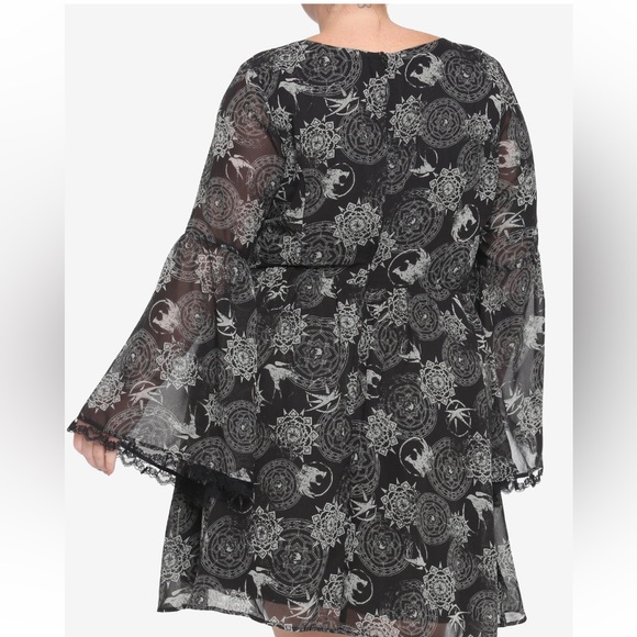 The Witcher Yennefer Symbols Bell Sleeve
Dress Plus Size - Picture 3 of 5